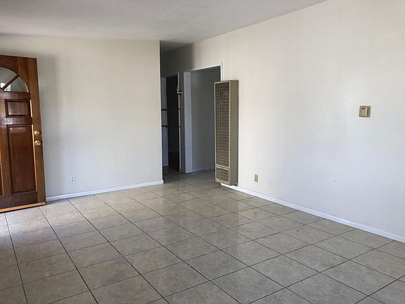 2nd image of 620 E Saxon Ave