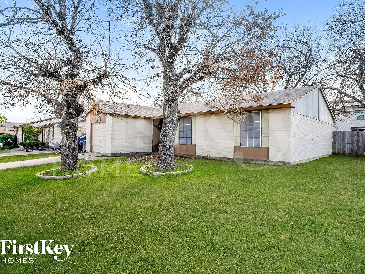 3 bed, 2.0 bath, 1490 sqft, $2,080 — Photo 3