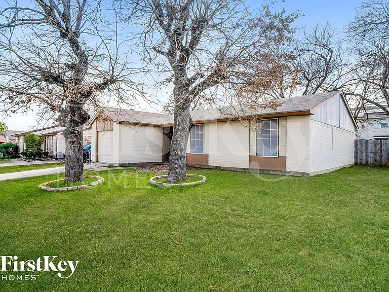 7000 Wildbriar Ct E — Photo 3