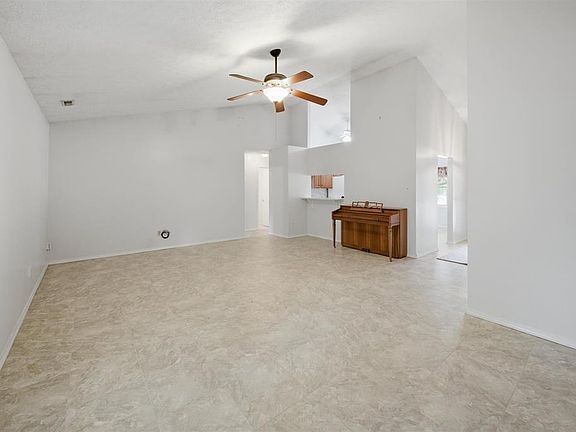 3rd image of 4104 Liberty Point