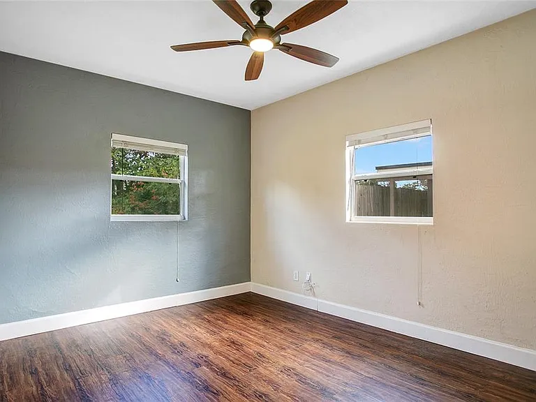 2117 E Esther St — Photo 16