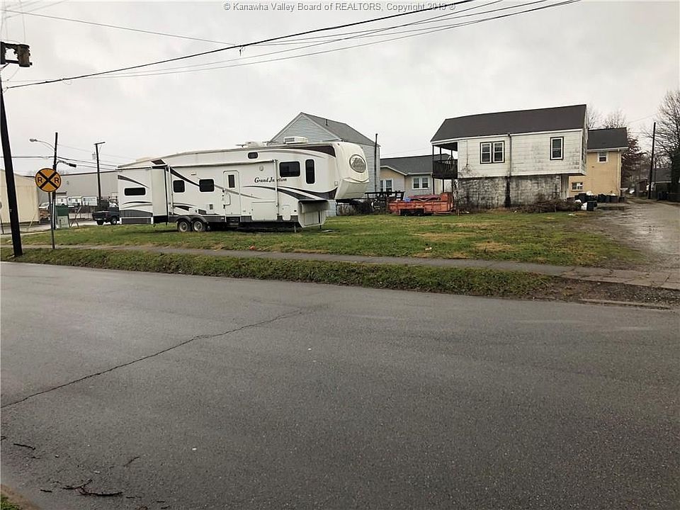 2nd image of 419 12th St