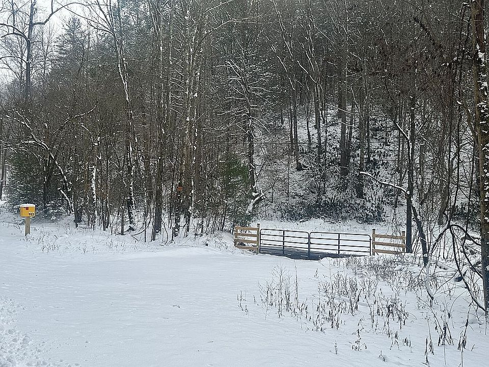 1st image of 915 Chestnut Valley Rd