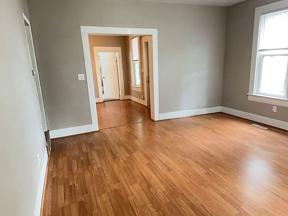5th image of 827 Niagara St