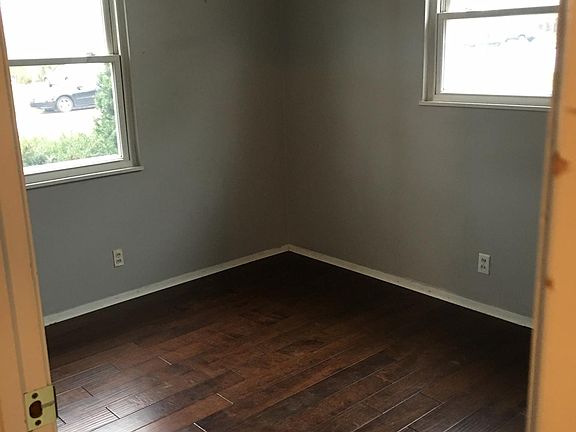 5th image of 313 Stoneybrook Dr