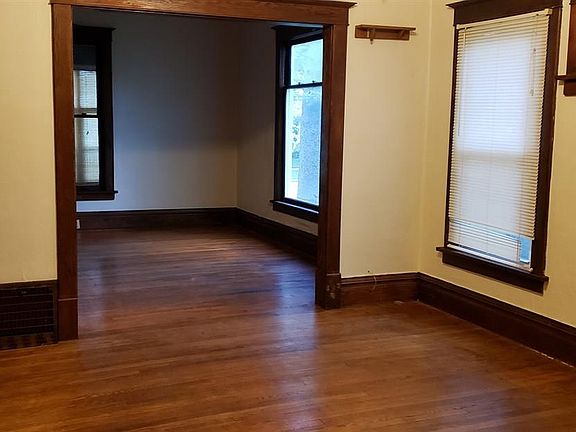 4th image of 920 N Washington Ave