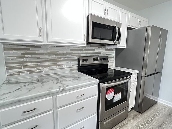 4th image of 720 Roman Dr