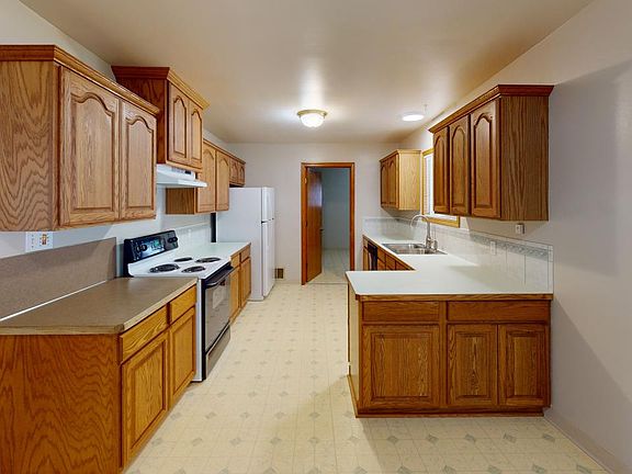 2nd image of 820 W Juniper Ave