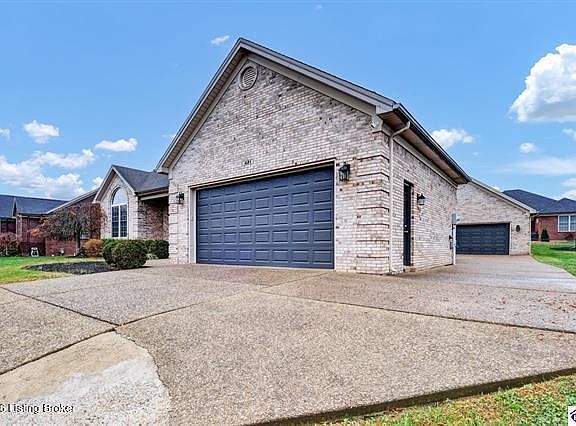 3rd image of 421 E Woodlake Cir