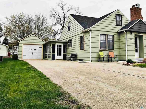 207 Locust St, Yankton, SD 57078