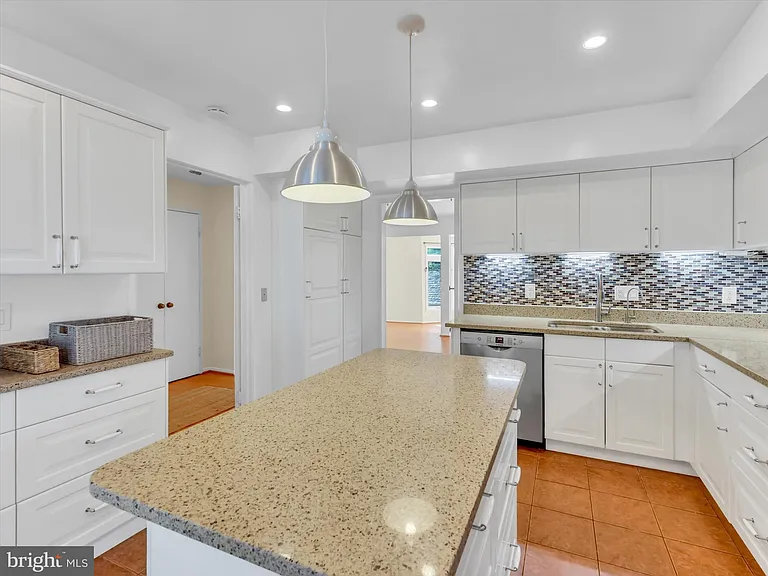 31 Valerian Ct — Photo 6