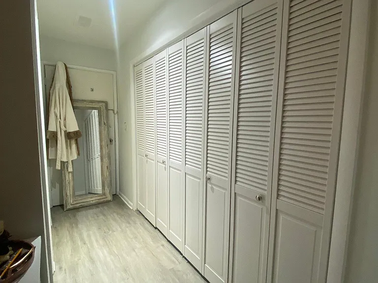 2828 N Burling St #405 — Photo 14