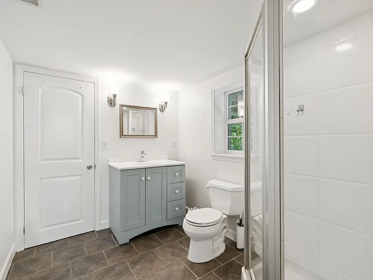 589 Highcrest Dr — Photo 22