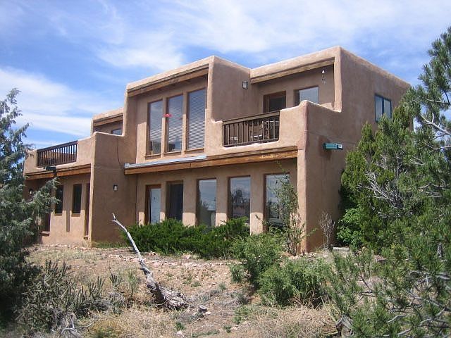 WHERE CAN YOU FIND A GORGEOUS HOME- 5 ACRES- A GUEST STUDIO- AND VIEWS?  HERE!