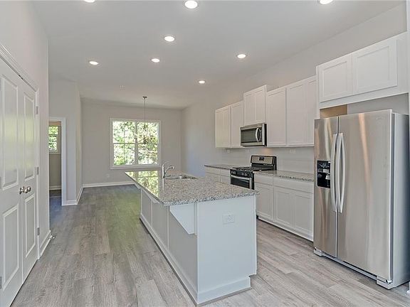 3rd image of 2785 Bell Dr SE