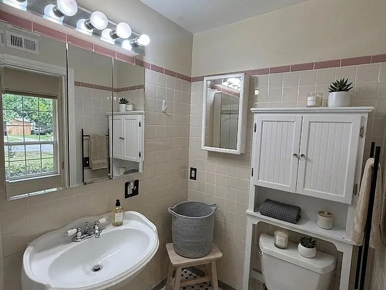 2394 Royal Ave #30 — Photo 14