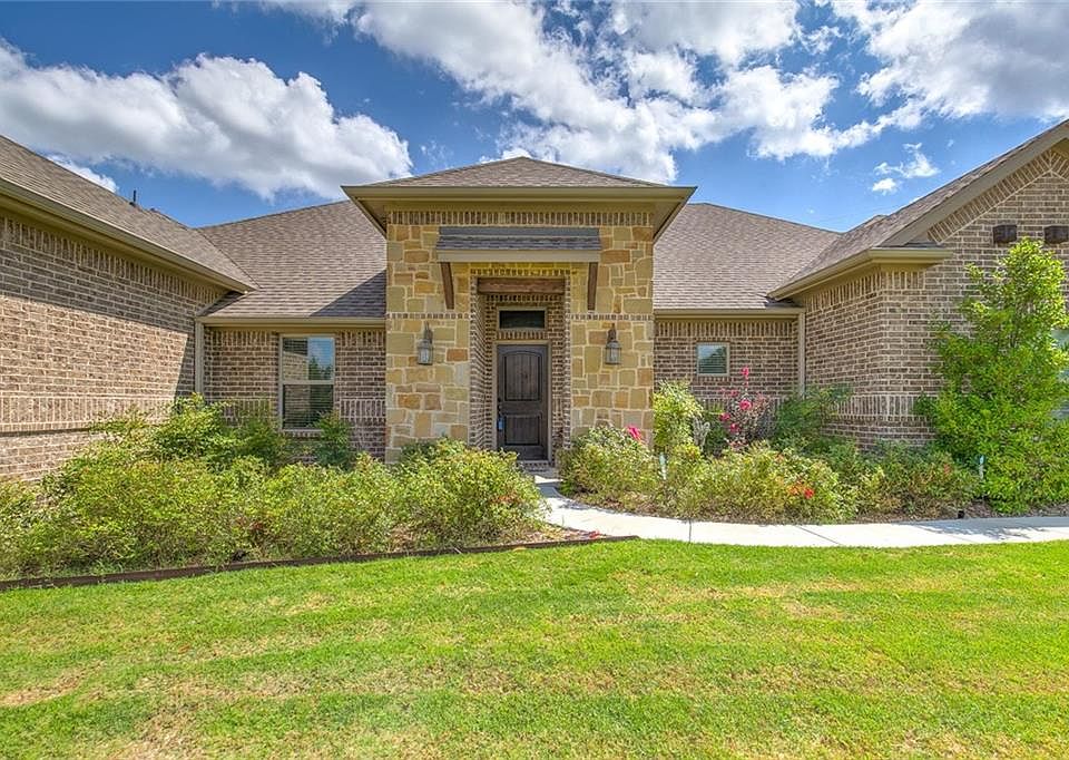 1st image of 713 Red Stone Ln