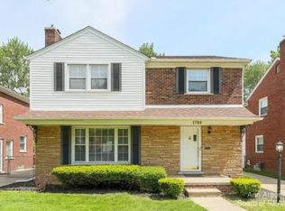 1750 Newcastle Rd, Grosse Pointe Woods, MI 48236