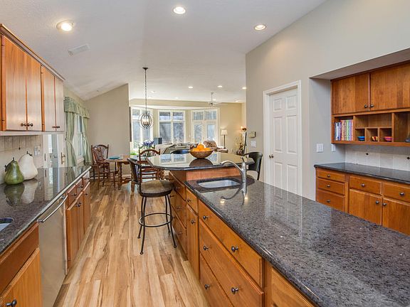 4th image of 7261 Gladeview Dr