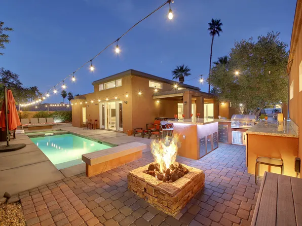 52883 Eisenhower Dr, La Quinta, CA 92253