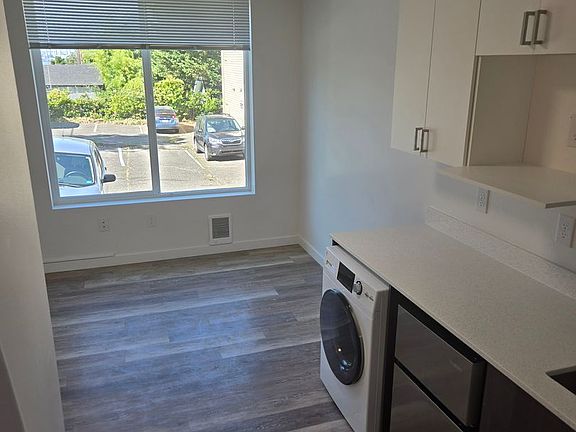 4th image of 3050 SW Avalon Way #312
