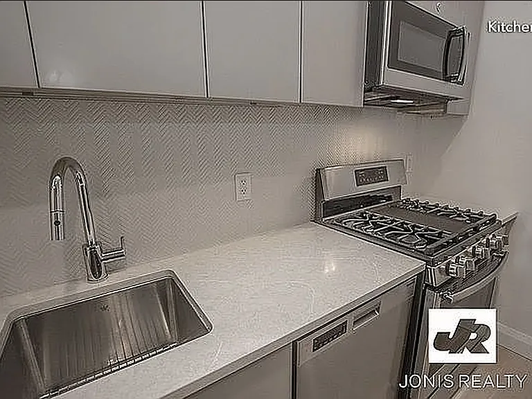 145 E 35th St #5MW — Photo 3
