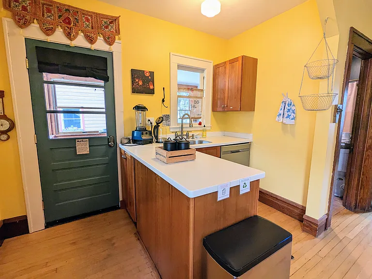 44 Russell St — Photo 12