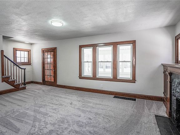 5th image of 403 E Tuscarawas Ave