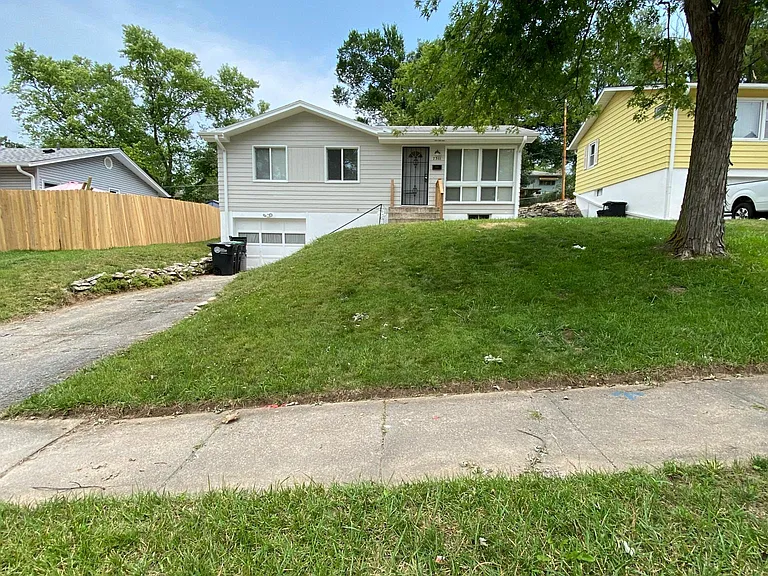 7311 N 36th Avenue Cir — Photo 2