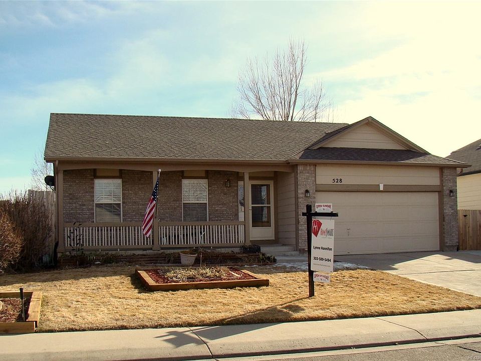 Welcome home to 528 Hawthorn Circle