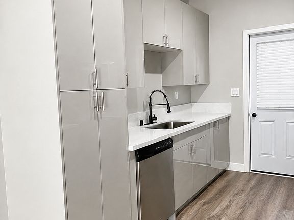 4th image of 1410 Star Rd #2