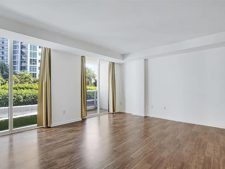 10275 Collins Ave #201 — Photo 18