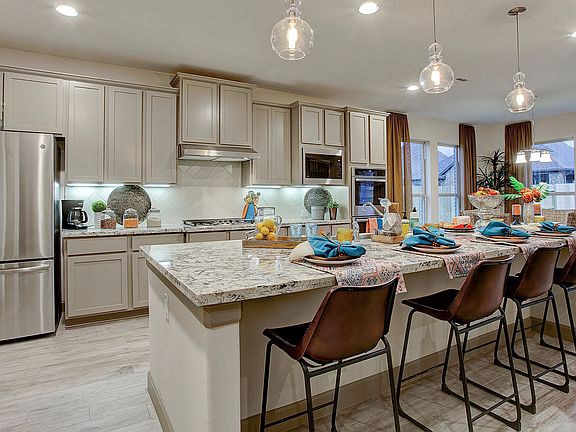 Kitchen with breakfast bar