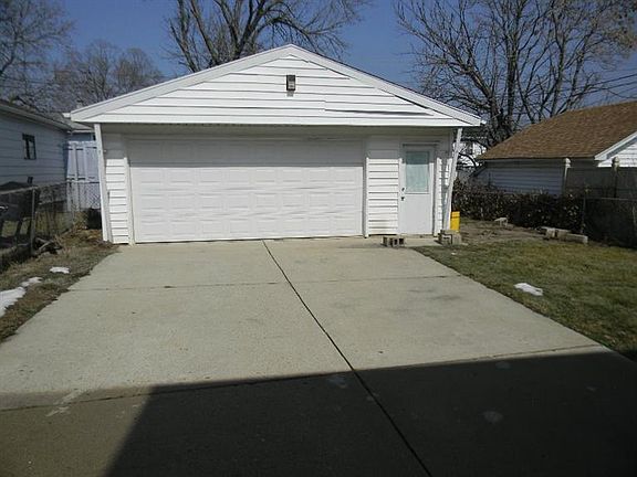 5th image of 329 Fernwood Ave