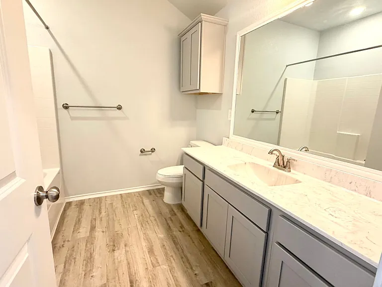 1227 Lexington Dr — Photo 8