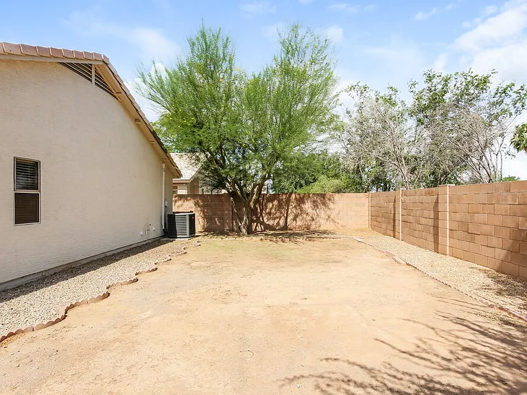 748 W Dublin St — Photo 15