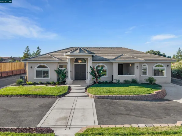 30 W Cypress Pl, Oakley, CA 94561