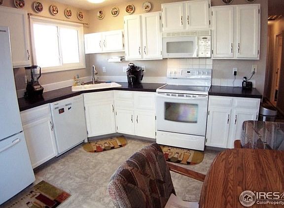 Plenty of work space in the kitchen
