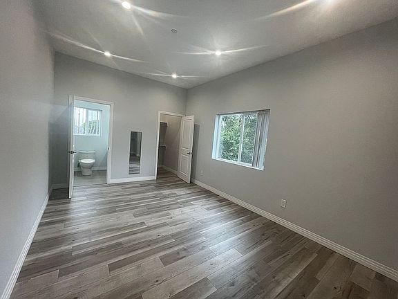 5th image of 10221 McClemont Ave #2