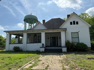 189 S McIntosh St, Elberton, GA 30635