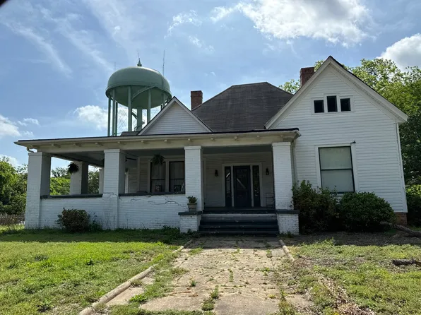 189 S McIntosh St, Elberton, GA 30635
