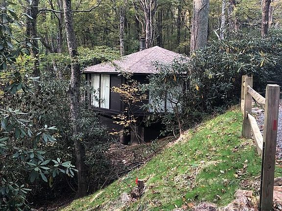2nd image of 12 Oak Ln