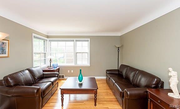 5th image of 1428 Stanley Blvd