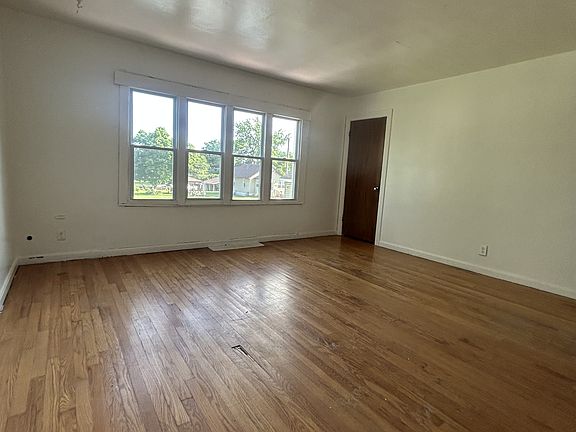 2nd image of 2423 Lincoln Ave #2