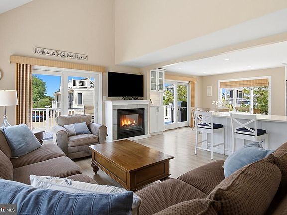 2nd image of 1018A Long Beach Blvd