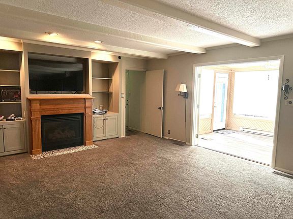 3rd image of 2105 N Knightsbridge Ave
