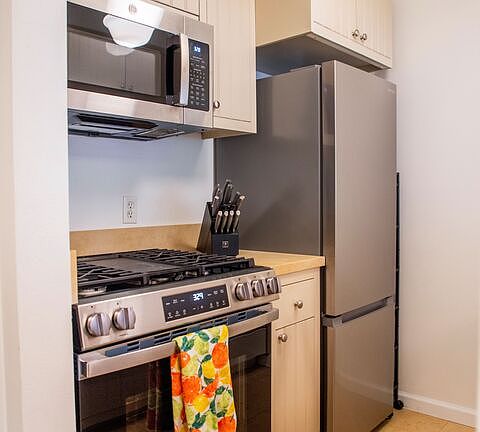 5th image of 950 N Kings Rd Unit 168