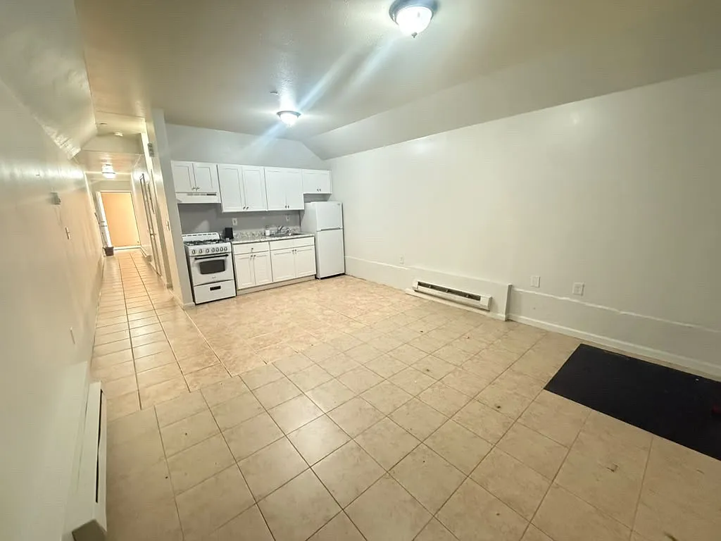 Studio, $1,400 — Photo 4