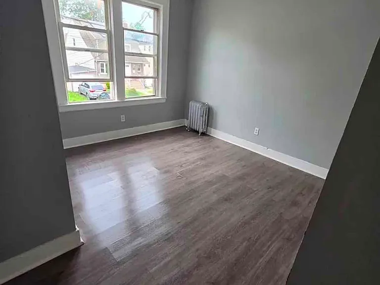 1035 Morris St #2R — Photo 3
