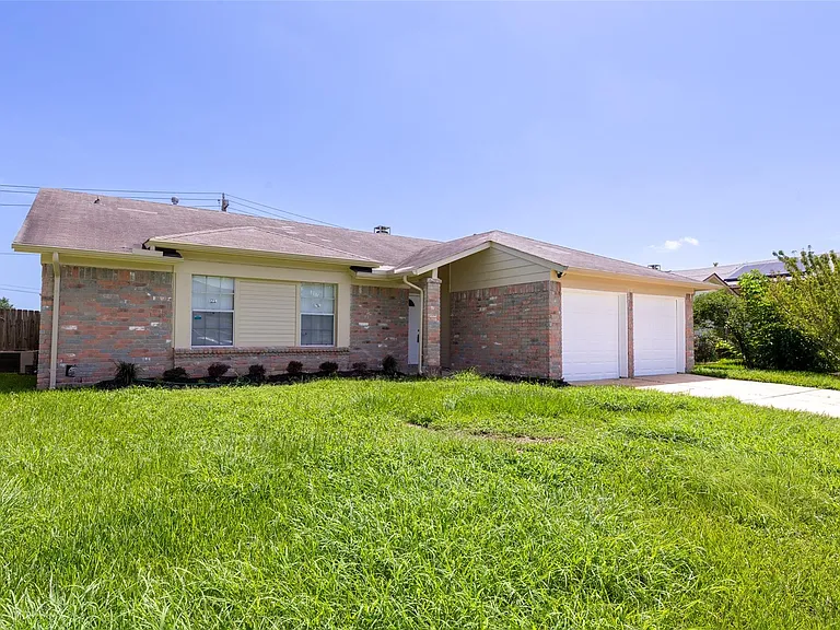12402 Jaguar Dr — Photo 3